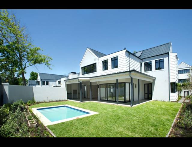 4 BEDROOM HOUSE FOR SALE IN CONSTANTIA